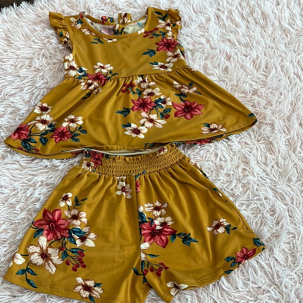 2 Piece Girls Short Set - Size 6